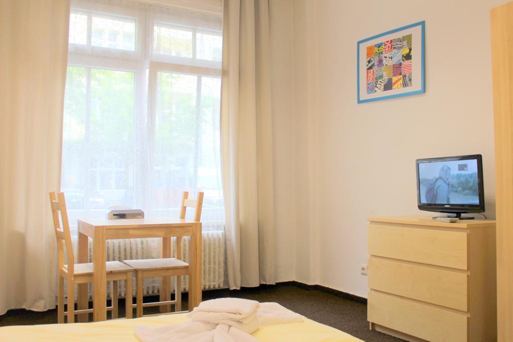 Pension Central Hostel Berlin Exterior photo