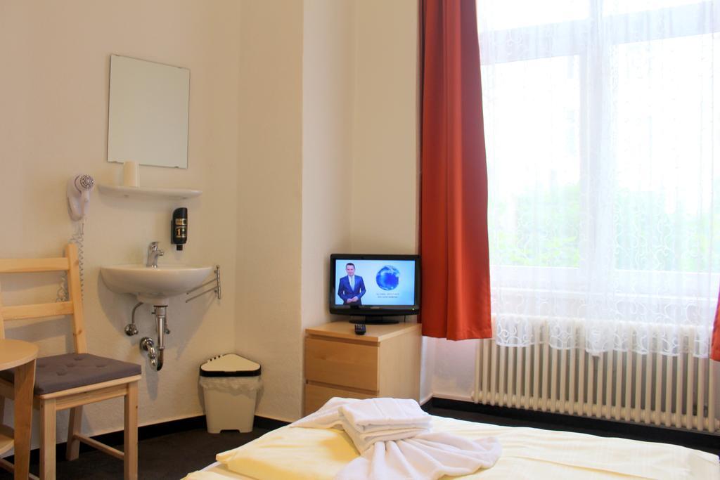 Pension Central Hostel Berlin Exterior photo
